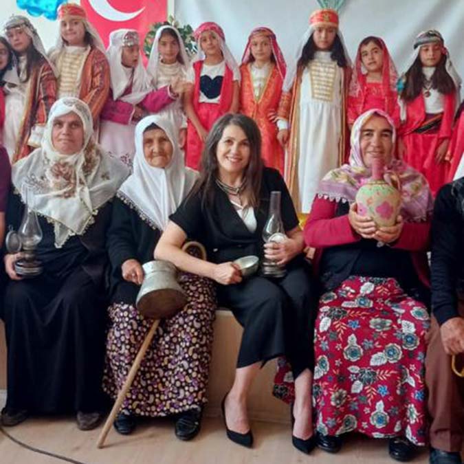 Zeynep öğretmenden masal anlatma eğitimi