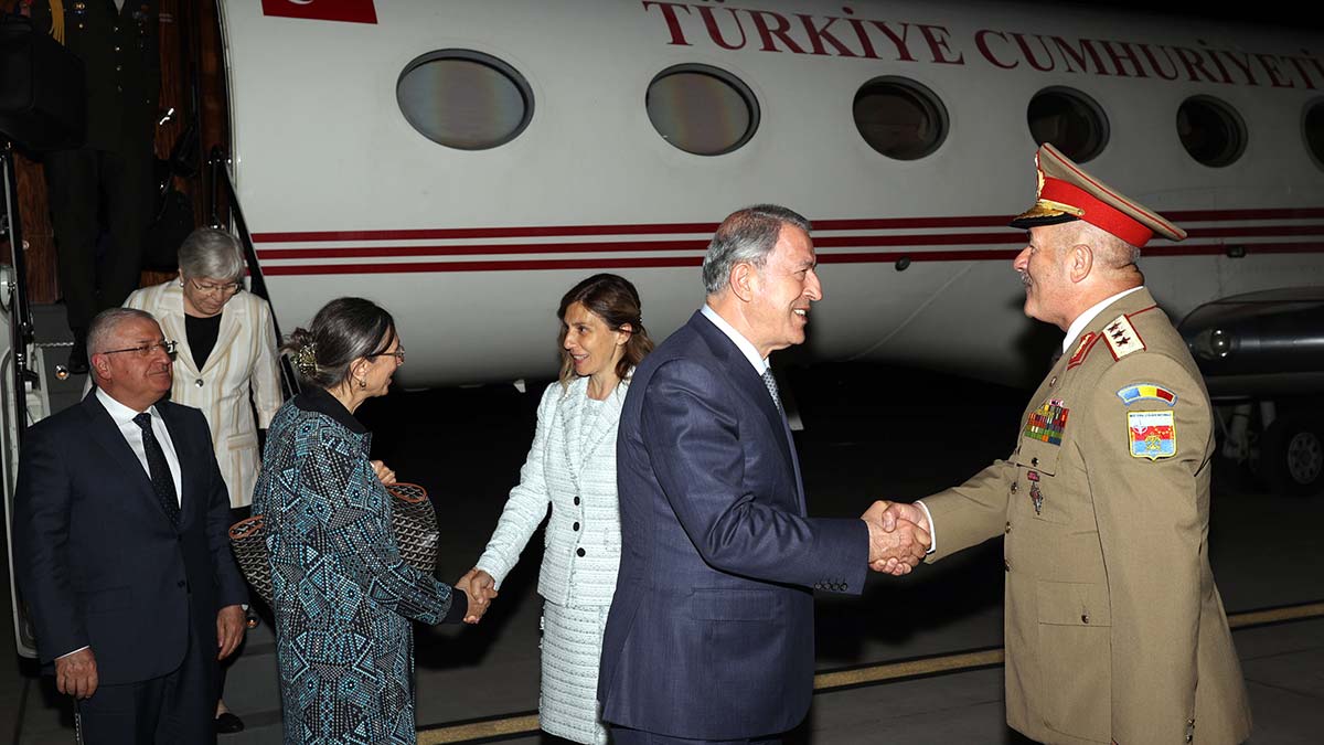 Hulusi Akar Romanya'ya gitti