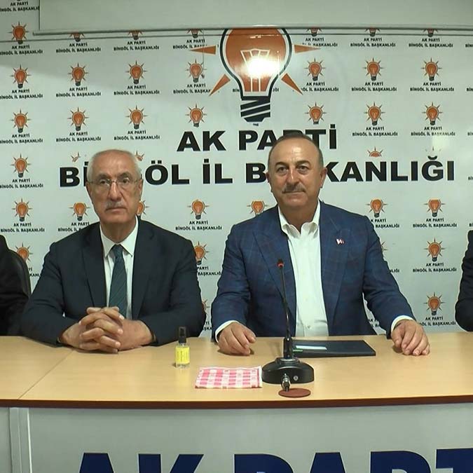 Mevlüt Çavuşoğlu Bingöl'de esnafı ziyaret etti