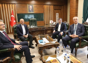 Mevlüt Çavuşoğlu Bingöl'de esnafın sorunlarını dinledi