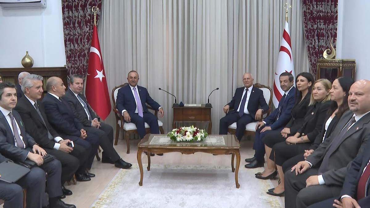 Mevlüt Çavuşoğlu KKTC Meclis Başkanı ile görüştü