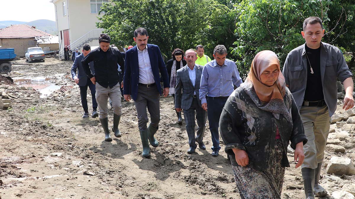 Bakan Kurum Kızılkoyunlu köyünde inceleme yaptı