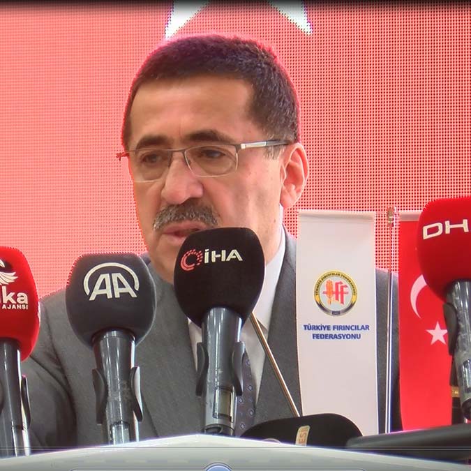 Tarım ve Orman Bakan Yardımcısı Nihat Pakdil, "Bu yıl öngördüğümüz buğday üretimimiz 9,5 milyon ton. Bu, geçen yıla göre yüzde 10,5 bir ilave artış. Genel hububat üretiminde artışı bekliyoruz" dedi.