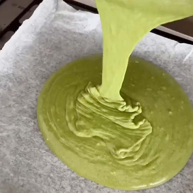 Gıda Mühendisleri Odası Antalya Şube Başkanı Ali Manavoğlu, "Baklavada fıstık yerine bezelye, ıspanak gibi ürünler kullanılabiliyor. Bu ürünler yeşil rengi nedeniyle ufalanıp fıstıkmış gibi satılabiliyor. Bunu ayırt etmek çok zor" dedi.