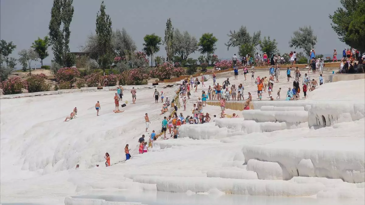 Pamukkale'ye gelen yerli ve yabancı turist sayısı arttı