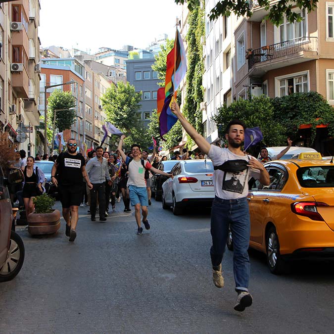 LGBT'li gruba polis engeli