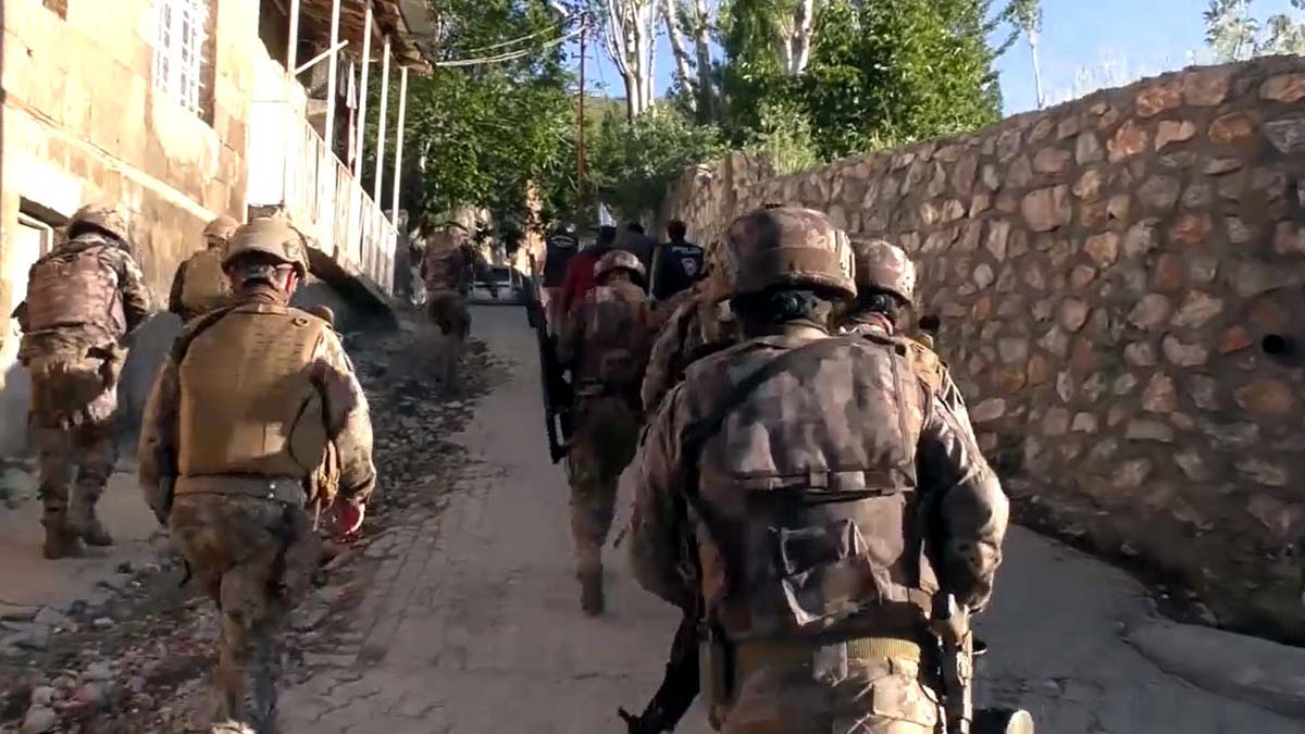 Bitlis'te 4 göçmen kaçakçısı tutuklandı