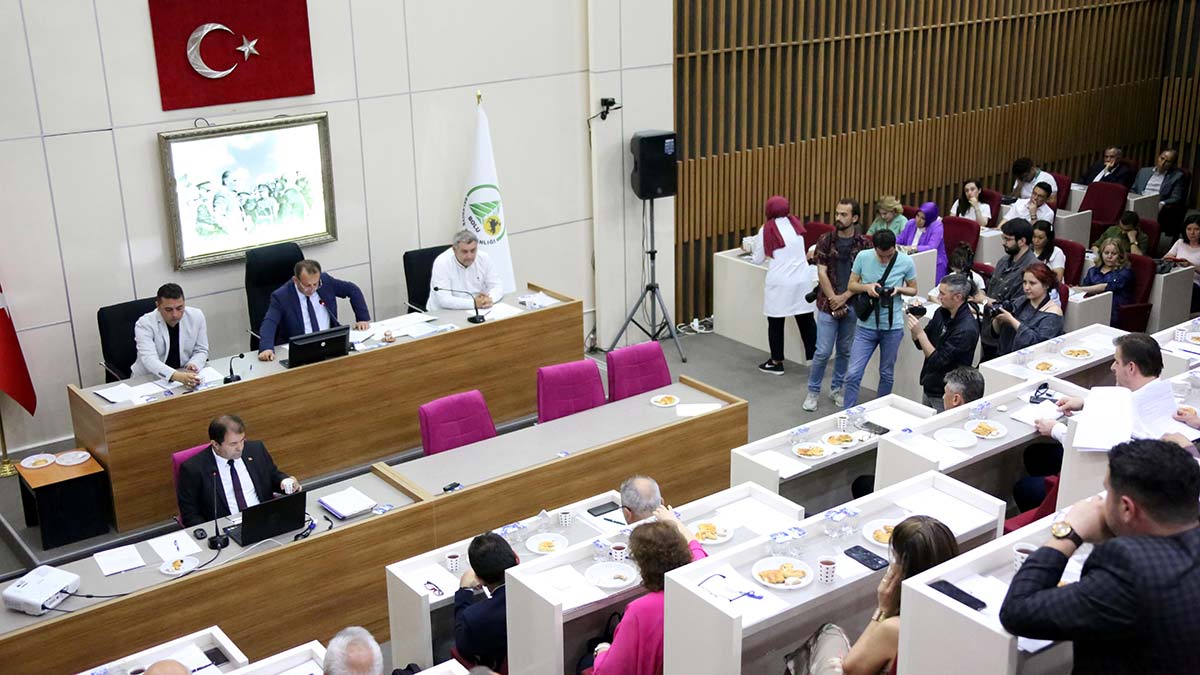 CHP Merkez Yönetim Kurulu’nca (MYK) Bolu Belediye Başkanı Tanju Özcan kesin ihraç istemiyle Yüksek Disiplin Kurulu'na sevk edildi.