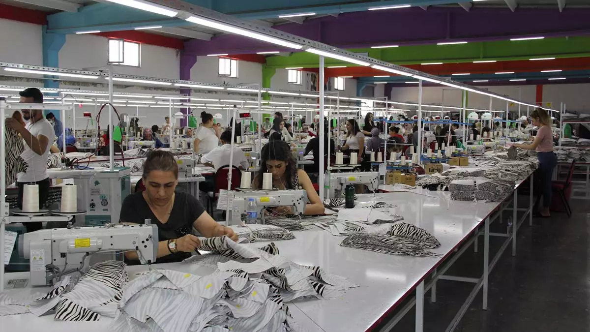 Erzincan'daki büyük deprem sonrası i̇stanbul'a göç eden 3 kardeş, 2 yıl önce erzincan'da tekstil fabrikası açtı.