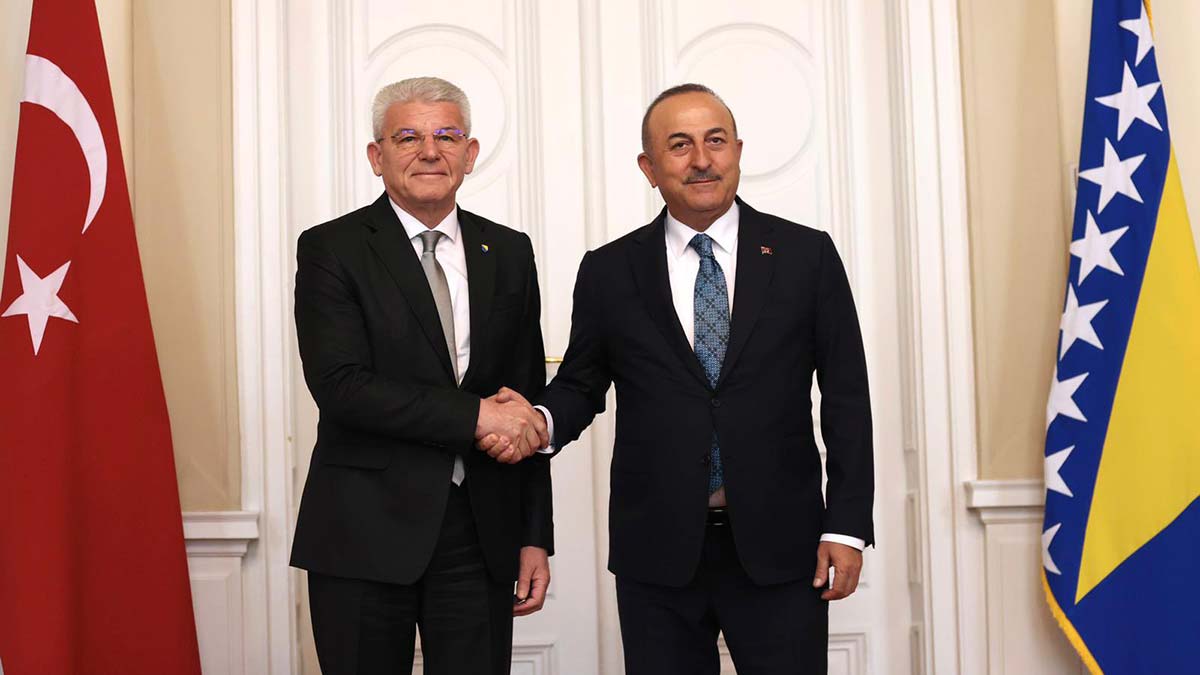 Mevlüt Çavuşoğlu Saraybosna'da İzetbegoviç'le görüştü