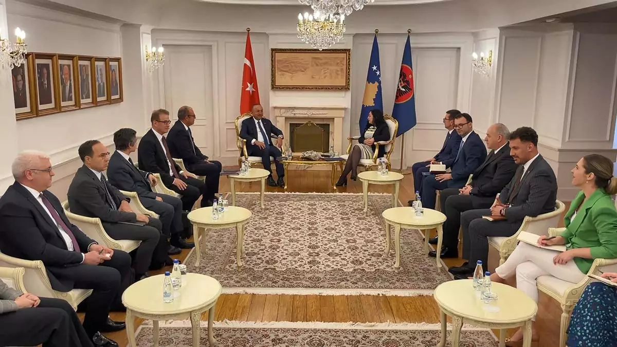 Mevlüt çavuşoğlu kosova cumhurbaşkanı ile görüştü