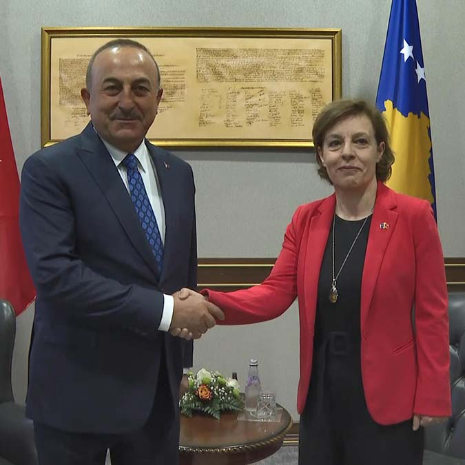 Mevlüt Çavuşoğlu Kosova Dışişleri Bakanı ile görüştü