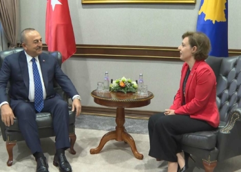 Mevlüt Çavuşoğlu Kosova Dışişleri Bakanı ile görüştü