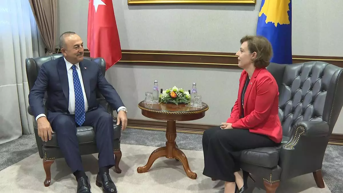 Mevlüt çavuşoğlu kosova dışişleri bakanı ile görüştü