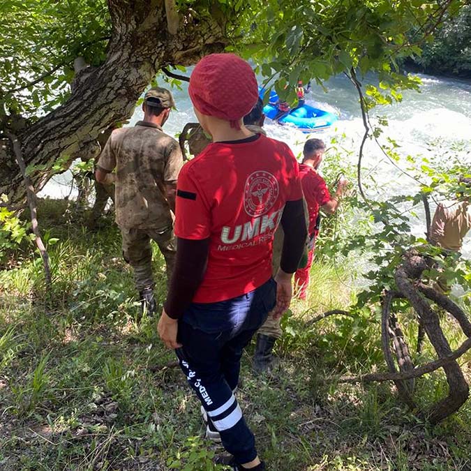 Müküs Çayı'na düşen hemşire bulunamadı