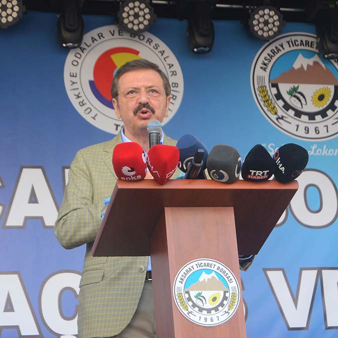 Cumhurbaşkanlığı Yüksek İstişare Kurulu Üyesi Cemil Çiçek, ''Türkiye en az 20 bin çeşit sanayi malını 200'e yakın dünya ülkelerine ihraç eden bir ülke haline geldi, bu sizlerin ve sizlerin örgütleri olan odalarımızın ve borsalarımızın gayretleriyledir'' dedi.