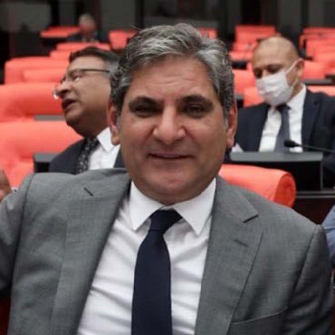 Aykut Erdoğdu ile eşi CHP'den istifa etti