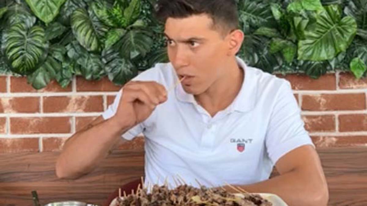 Çöp şiş yeme yarışmasını kazanamadı, kapkaç yaptı