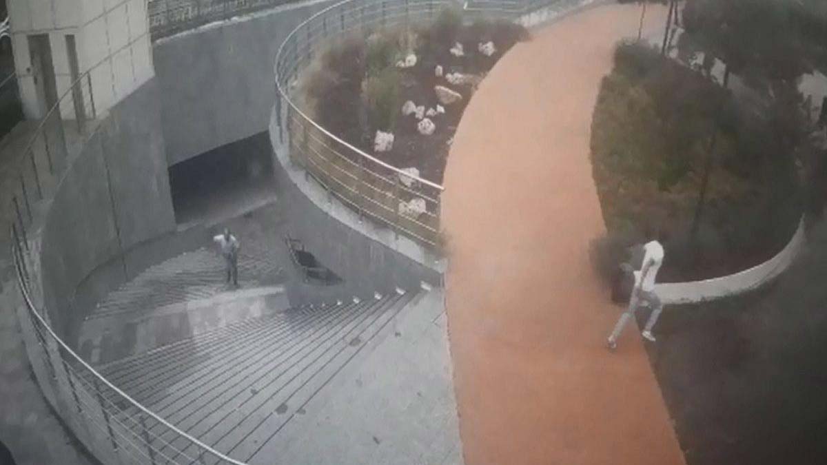 Çöp şiş yeme yarışmasını kazanamadı, kapkaç yaptı