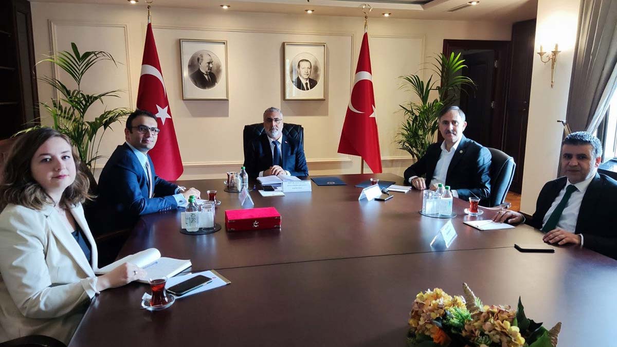 Sağlık çalışanlarının beklentileri karşılanmalı