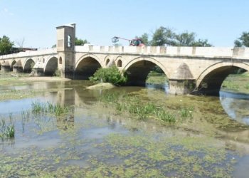 Tunca Nehri'nin debisi düştü; nehir çöplüğe döndü