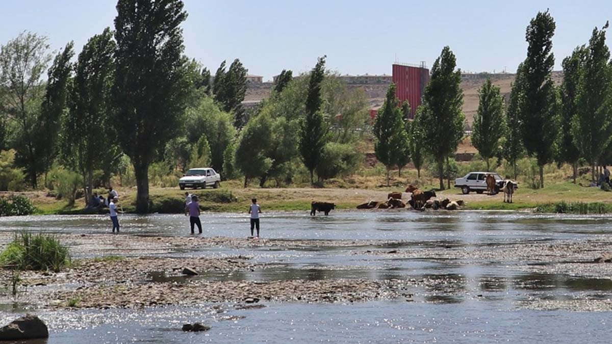 Dicle nehri'nde 3 liselinin öldüğü bölgeye uyarı tabelaları dikildi