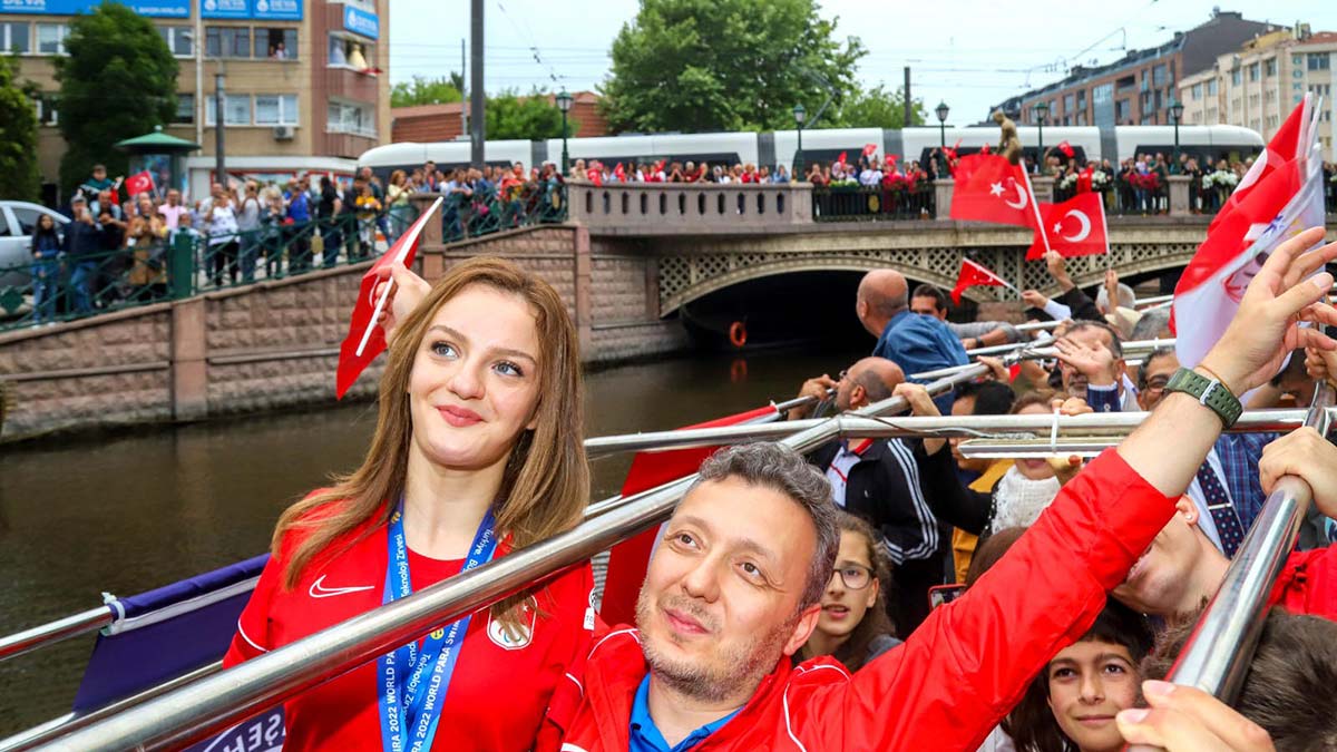 Sümeyye Boyacı Porsuk Çayı'nda şampiyonluk turu attı