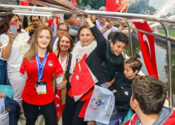 Sümeyye Boyacı Porsuk Çayı'nda şampiyonluk turu attı