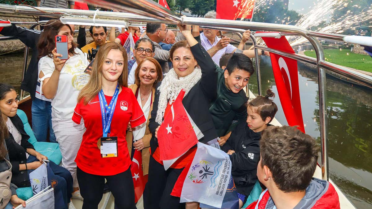 Sümeyye Boyacı Porsuk Çayı'nda şampiyonluk turu attı