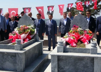 Ece Bey Gelibolu'da mezarı başında anıldı
