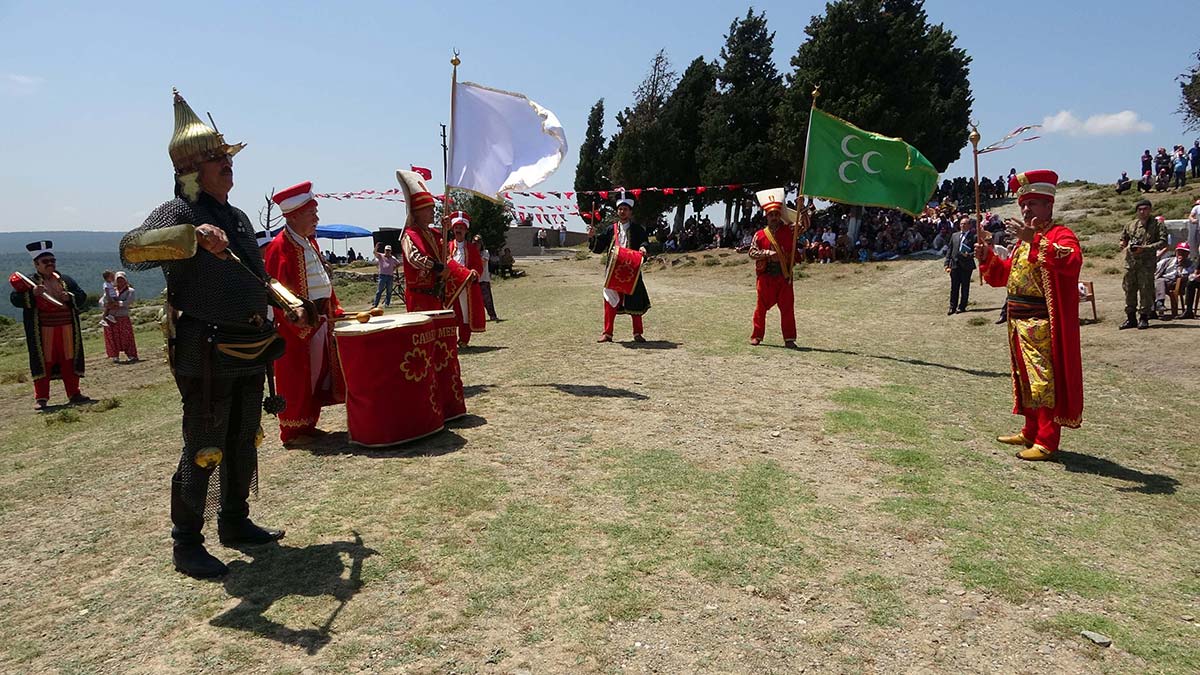 Ece Bey Gelibolu'da mezarı başında anıldı