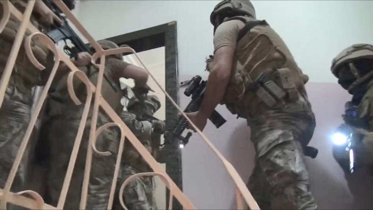 PKK'ya fon sağlamakla suçlanan şüphelilere 5 ilde operasyon. Operasyonda 22 şüpheli yakalandı. Şirinevler'de bulunan Göç İzleme Derneği'nde de (GÖÇİZDER) sabah saatlerinde arama yapıldı.