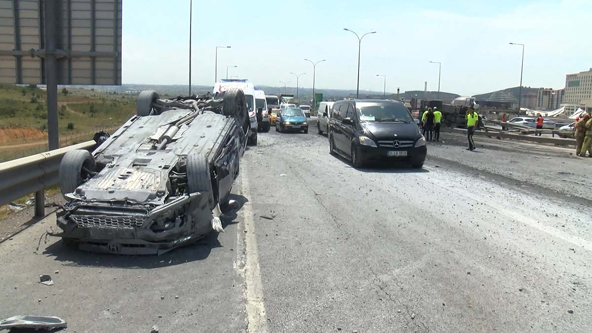 Pendik TEM Otoyolu'nda feci kaza