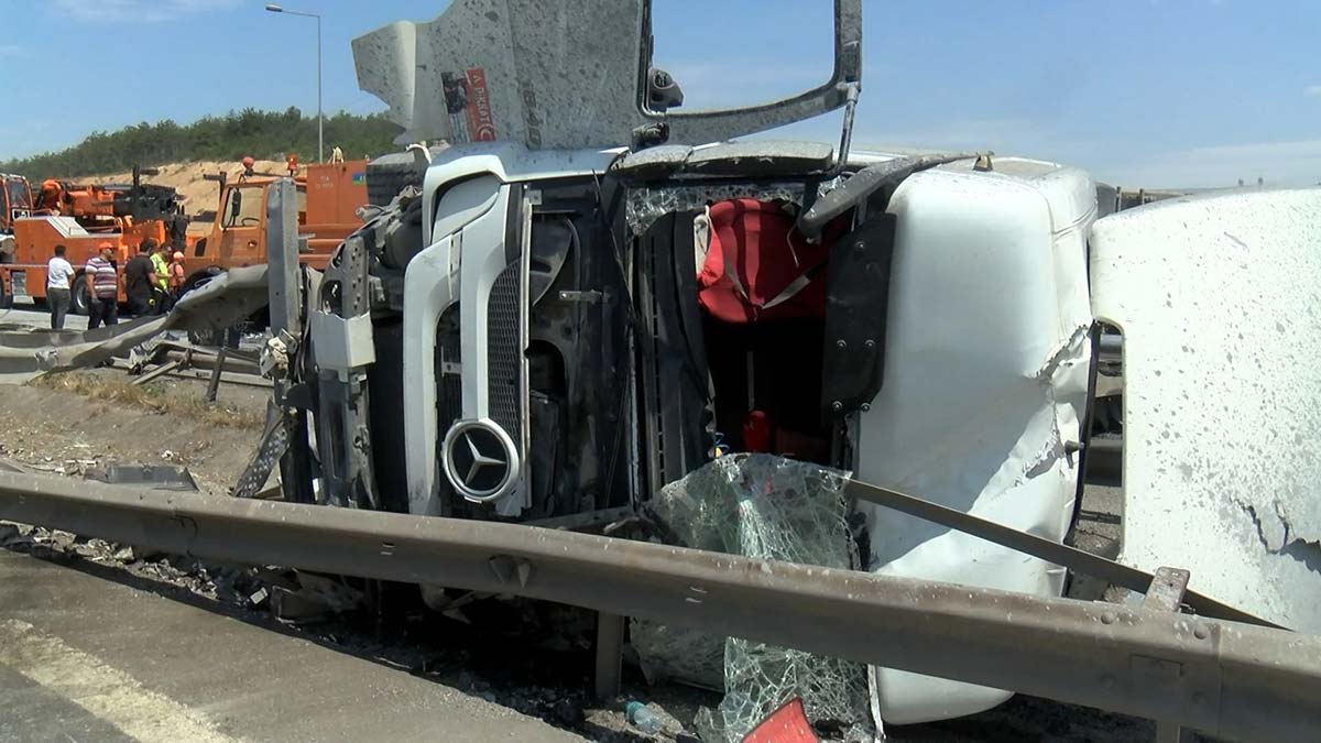 Pendik TEM Otoyolu'nda feci kaza