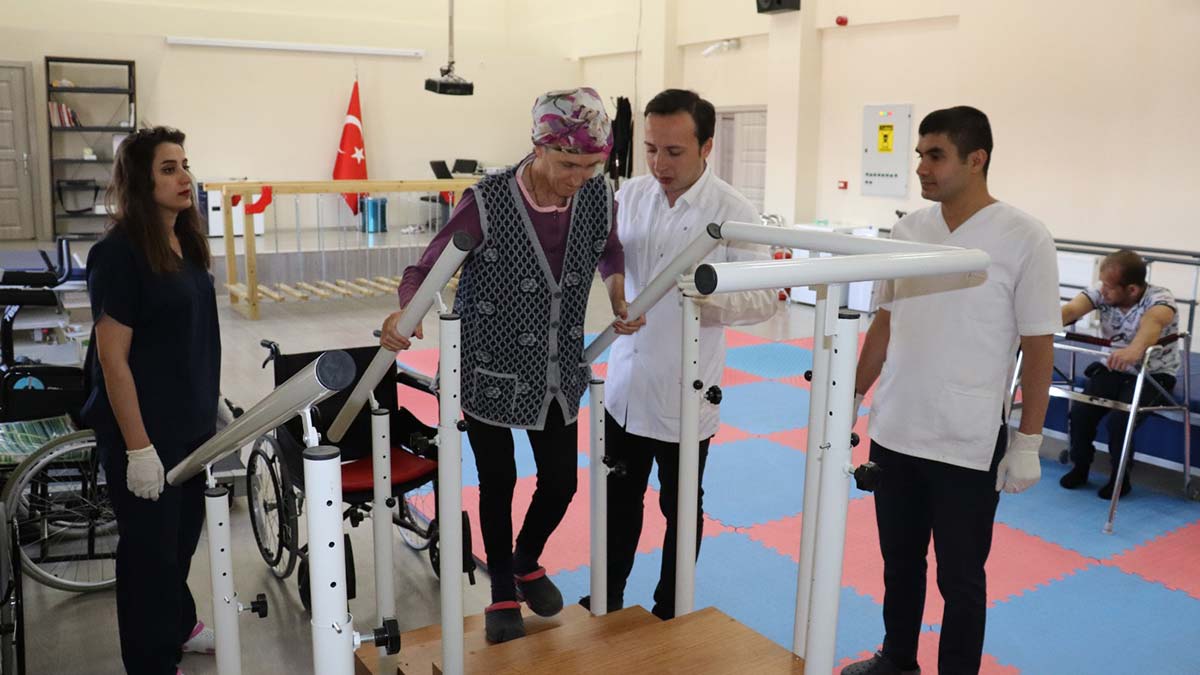 Engelsiz Yaşam Bakım Merkezi'nde yeniden yürüdüler