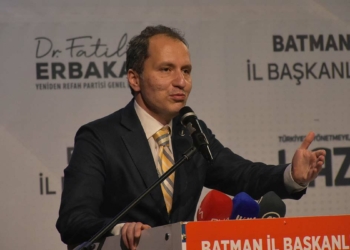 Altılı masa milletin umudu olmaktan uzaktır