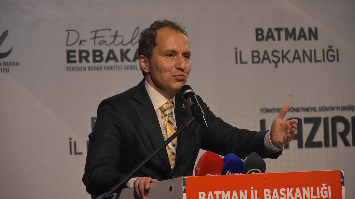 Altılı masa milletin umudu olmaktan uzaktır