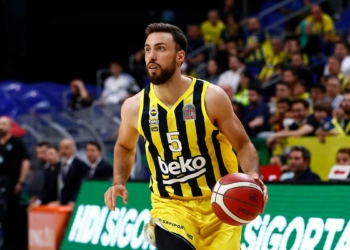 Fenerbahçe Beko İsmet Akpınar'ın sözleşmesini uzattı