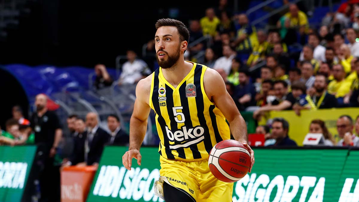 Fenerbahçe Beko İsmet Akpınar'ın sözleşmesini uzattı