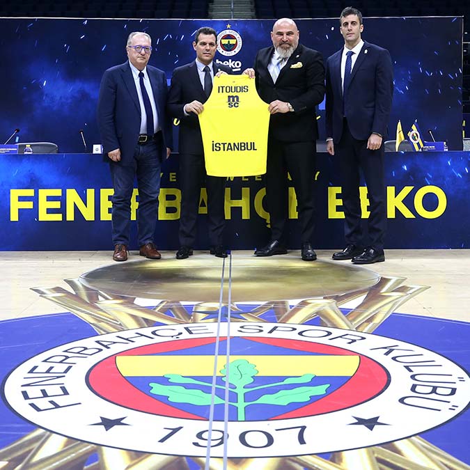 Dimitris İtoudis için imza töreni düzenlendi