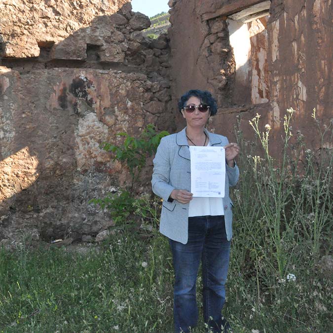 Gümüşhane'de mesire alanında yer alan, defineciler tarafından tahrip edilen ve 200 yıllık olduğu değerlendirilen hamam kalıntısı, Trabzon Kültür Varlıkları Koruma Bölge Kurulu'nca 'kültür varlığı' olarak tescillendi.