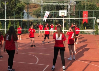 Hentbolcu kız çocukları için kamp düzenleniyor