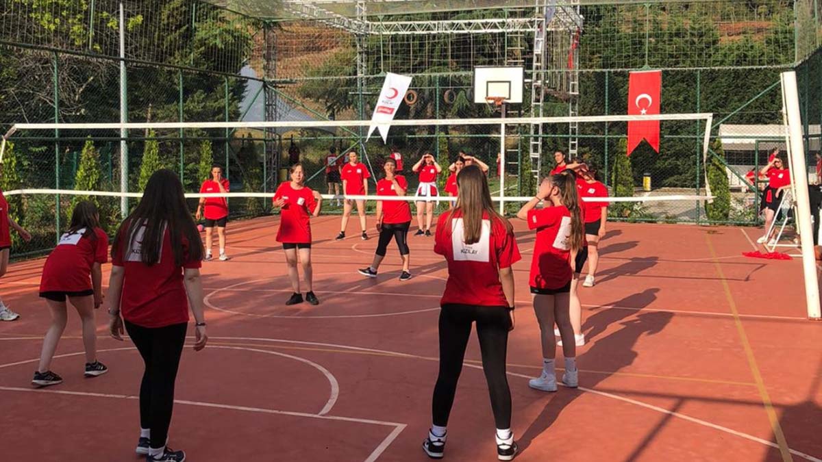 Hentbolcu kız çocukları için kamp düzenleniyor