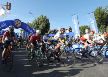2 bin bisikletçi barış için pedal çevirdi