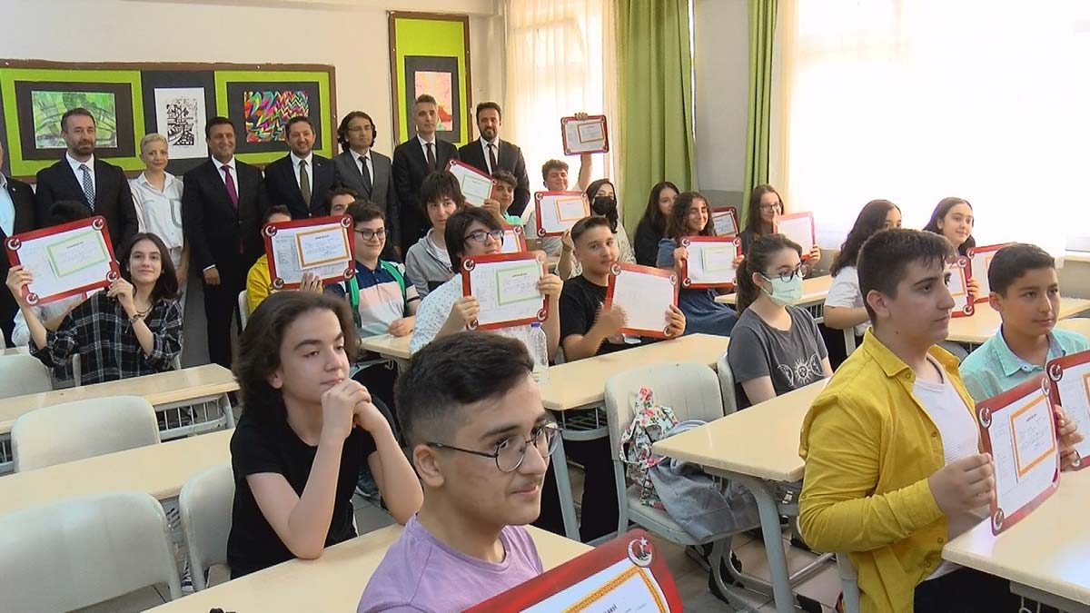 18 milyon öğrenci karne aldı