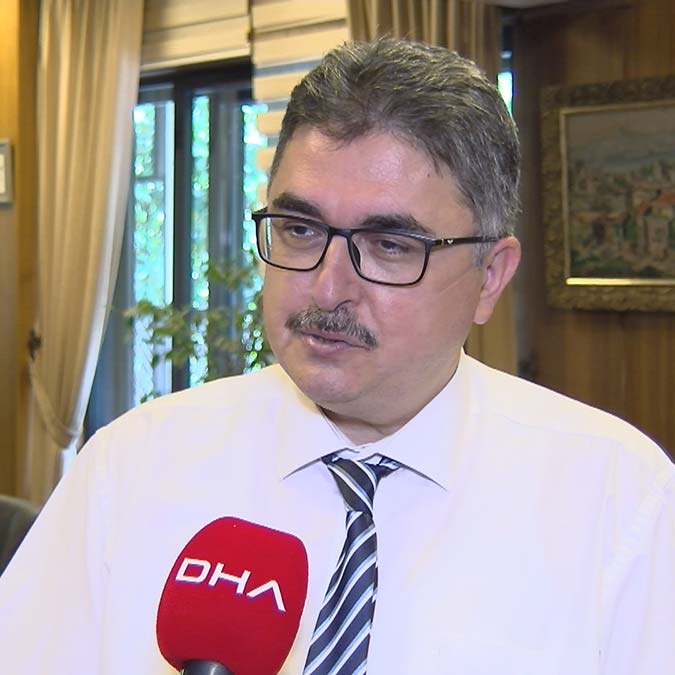 Aktörlüğe başlamadan önce İstanbul Tıp Fakültesi’nden mezun olan tıbbiyeli Cüneyt Arkın 7-8 yıldır ara sıra doktorluğu öğrendiği fakülteye, sağlık kontrolleri için gidiyordu.