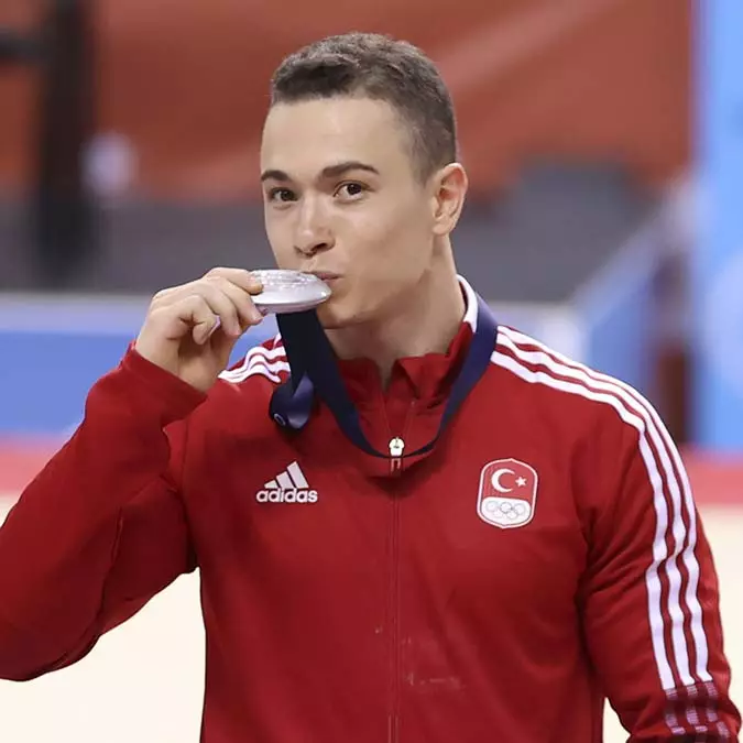 Türkiye'nin sporda uluslararası alanda gururu olan i̇zmirli cimnastikçiler akdeniz oyunları'nda tarih yazdı.
