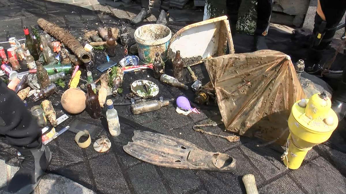 Denizden çıkarılan ilginç atıklar sergilendi