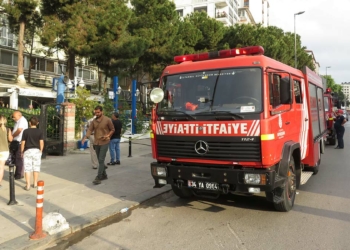 Kadıköy'de 11 katlı binada yangın