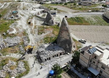 Kapadokya'da kaçak yapıların yıkımı başladı
